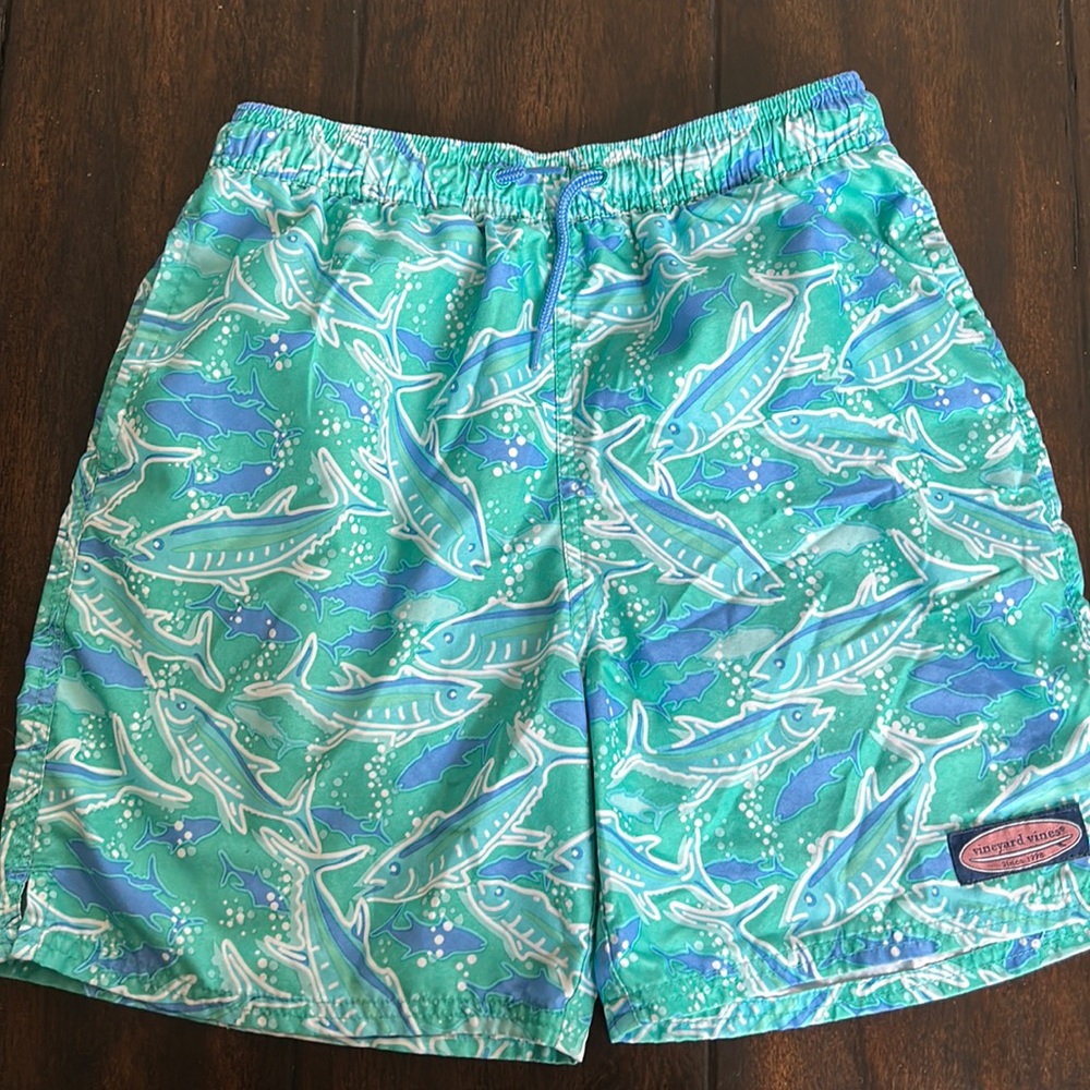 Vineyard Vines Boys swim trunk size M(12-14)